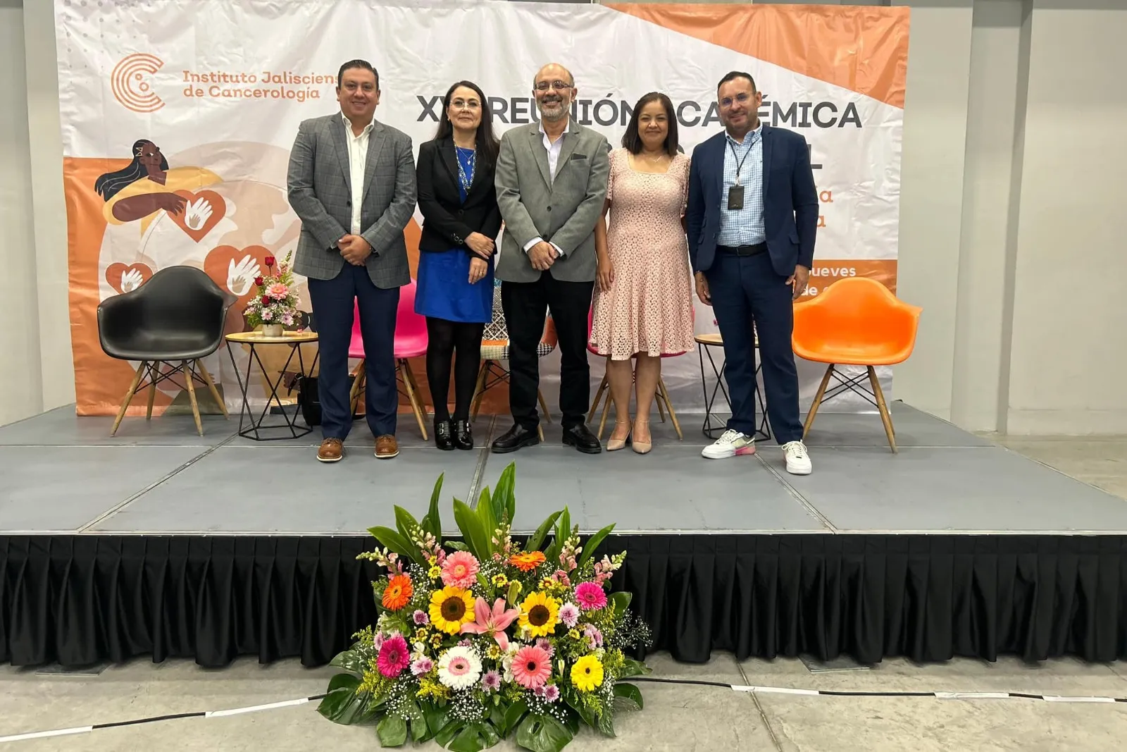 Ponentes y organizadores en la XVI Reunión Académica de Trabajo Social del IJC