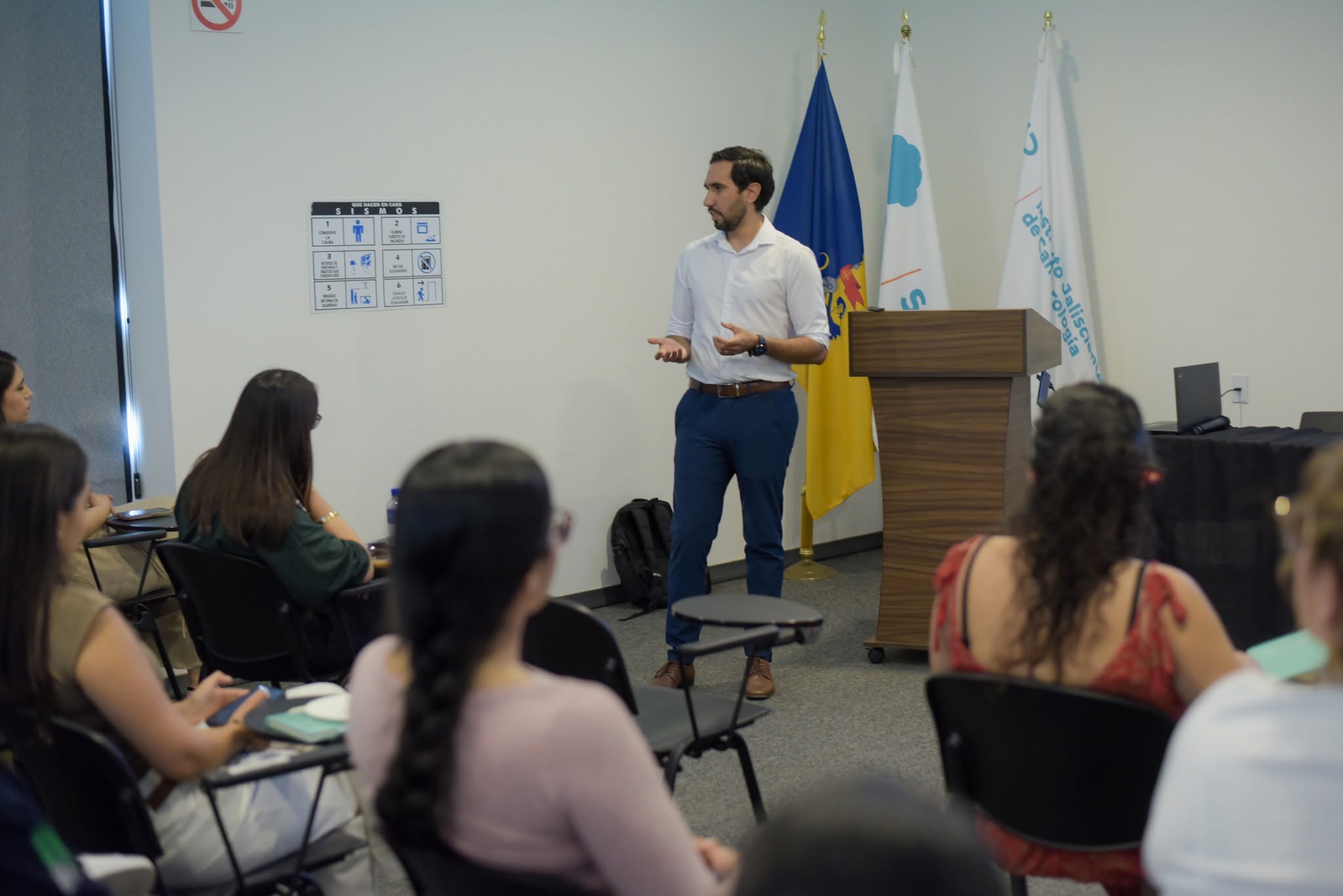 Seminario aborda la relación entre salud mental, emociones y atención oncológica 2026 - 05/22/2026 - foto 3
