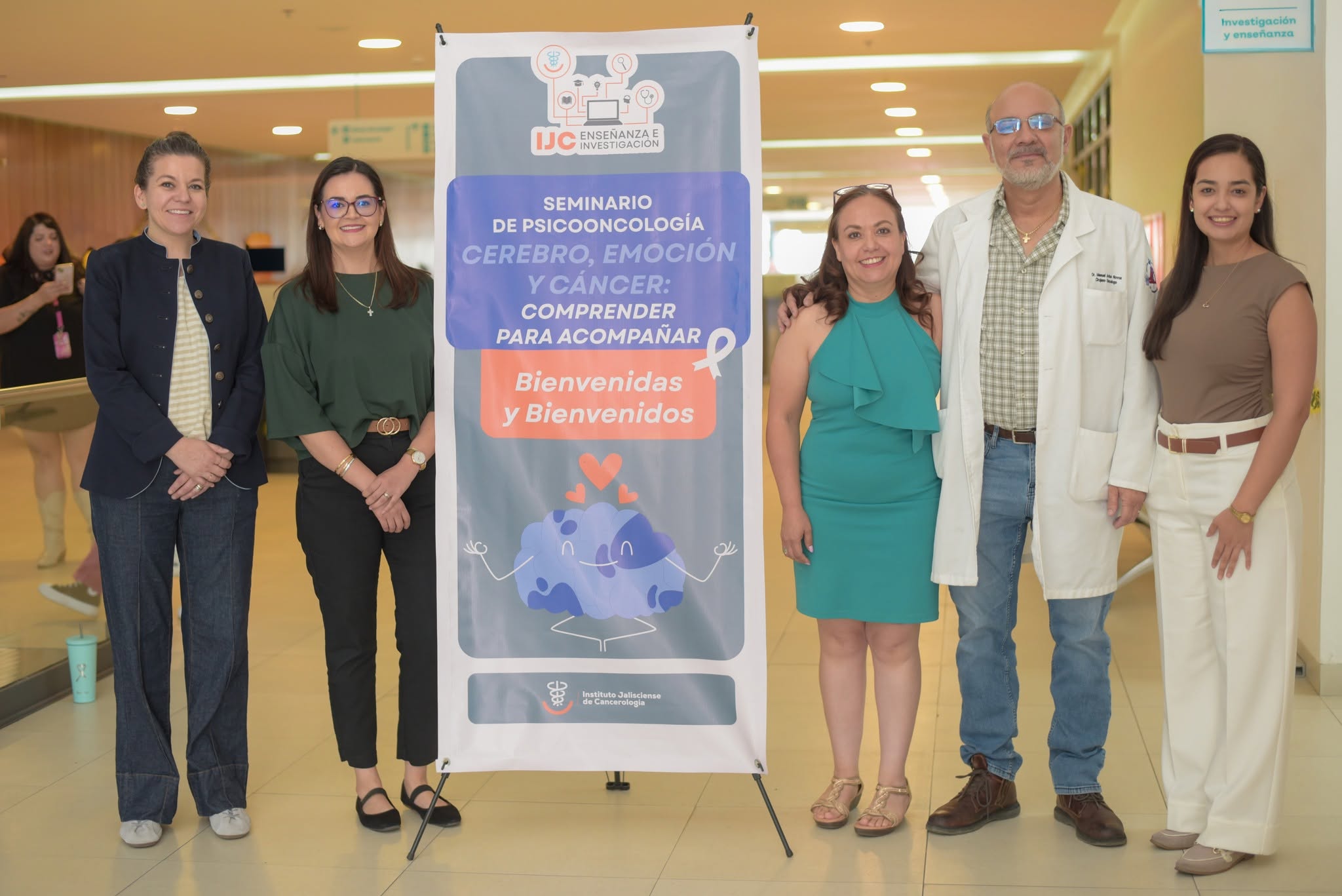Seminario aborda la relación entre salud mental, emociones y atención oncológica
