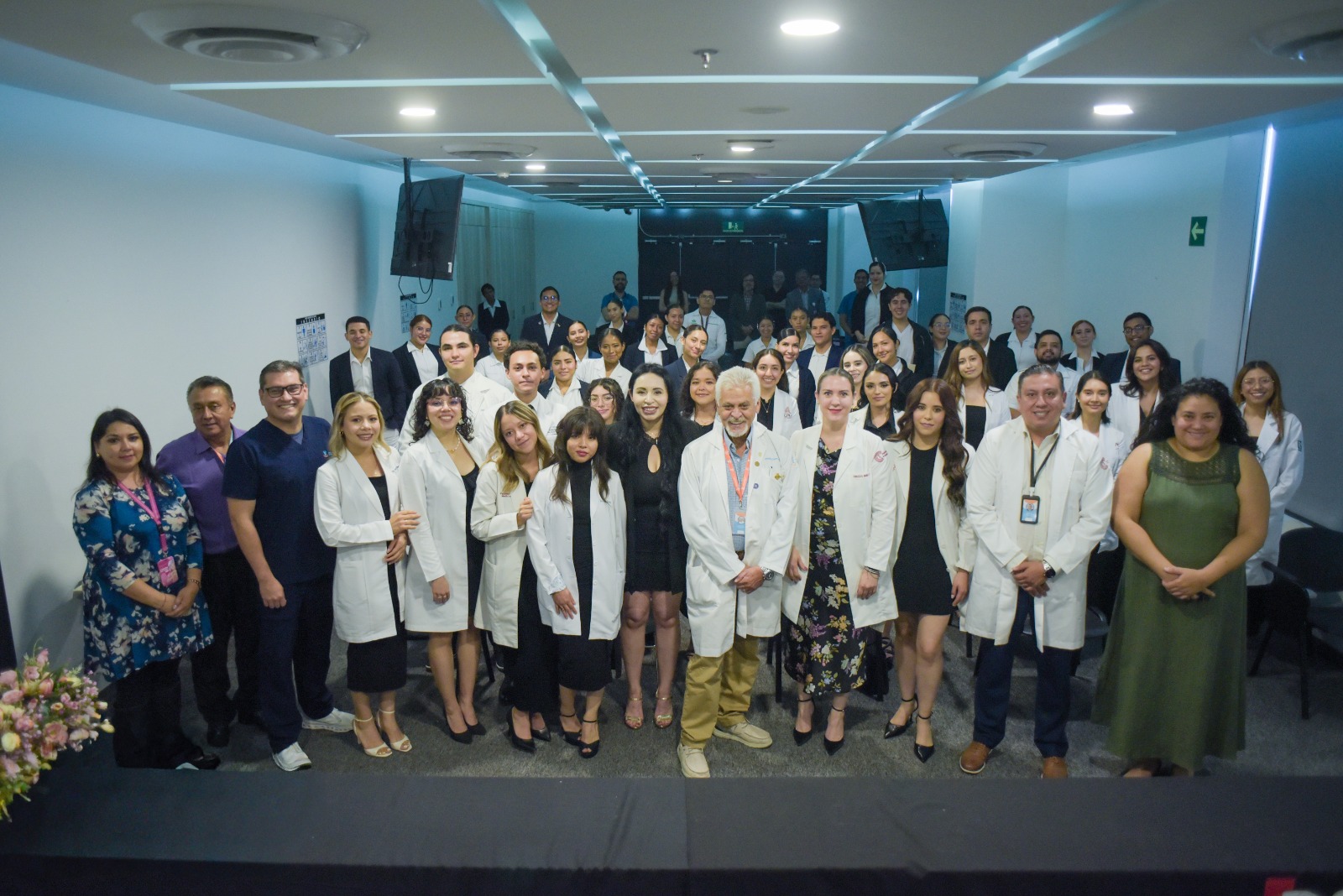 Prestadores de servicio social de Medicina y Enfermería concluyen su etapa formativa.